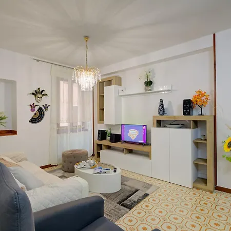Camelia - Historical Center Near - Happy Apartment Toscolano Maderno